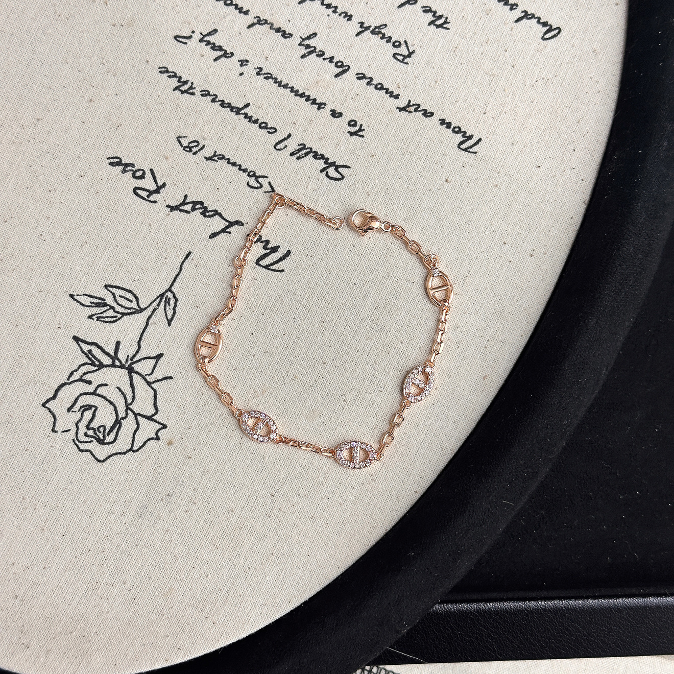 Luxury Brand Designer Jewelry Tiktok Hot-Selling High-Quality Full Diamond Pig Nose Bracelet For Women, Versatile Fashionable Simple Luxury High-End B