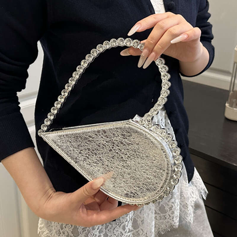 2025 Spring/Summer New Cross-Border Heart-Shaped Clutch with Diamonds, Fashionable and Stylish Women's Evening Bag, Handheld Bag