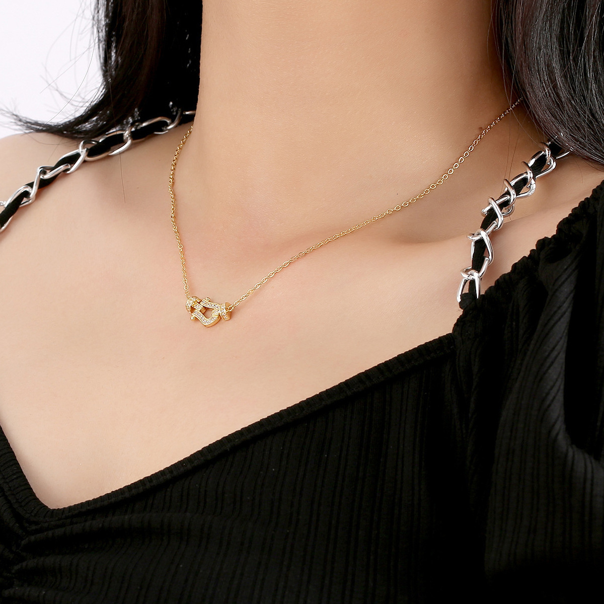 Luxury Brand Designer Jewelry Luxurious Full Diamond Horseshoe Buckle Titanium Steel Necklace For Women Versatile Commuting Niche Light Luxury High-En