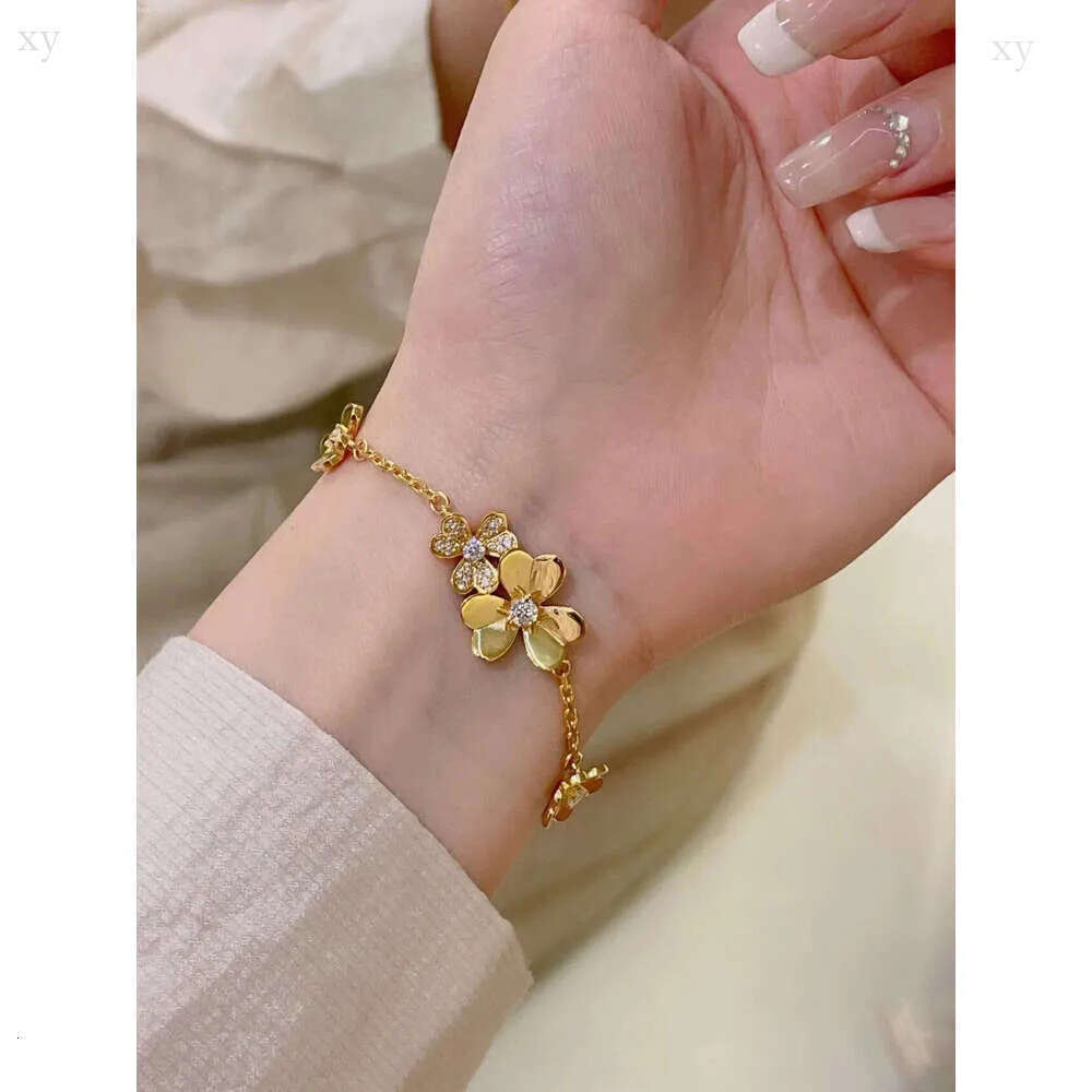 Designer Love Heart Pedestals Bracelets Exquisite Dia Clover For Women Gold Plated Brand Sier Frivoles Bracelet Friends Wedding Party Gift