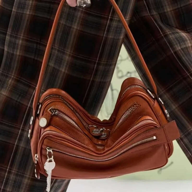 High-end genuine leather single-shoulder bag, unisex, with zipper lock, travel multi-compartment, motorcycle tote bag, keychain bag, crossbody bag, un