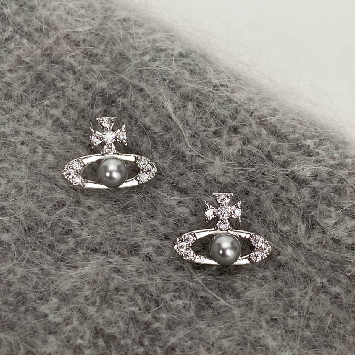 Luxury Brand Designer Jewelry 925 Silver Needle Simple Gray Pearl Saturn Earrings Planet Earrings High-End Small Elegant Women's Earrings Wholesa