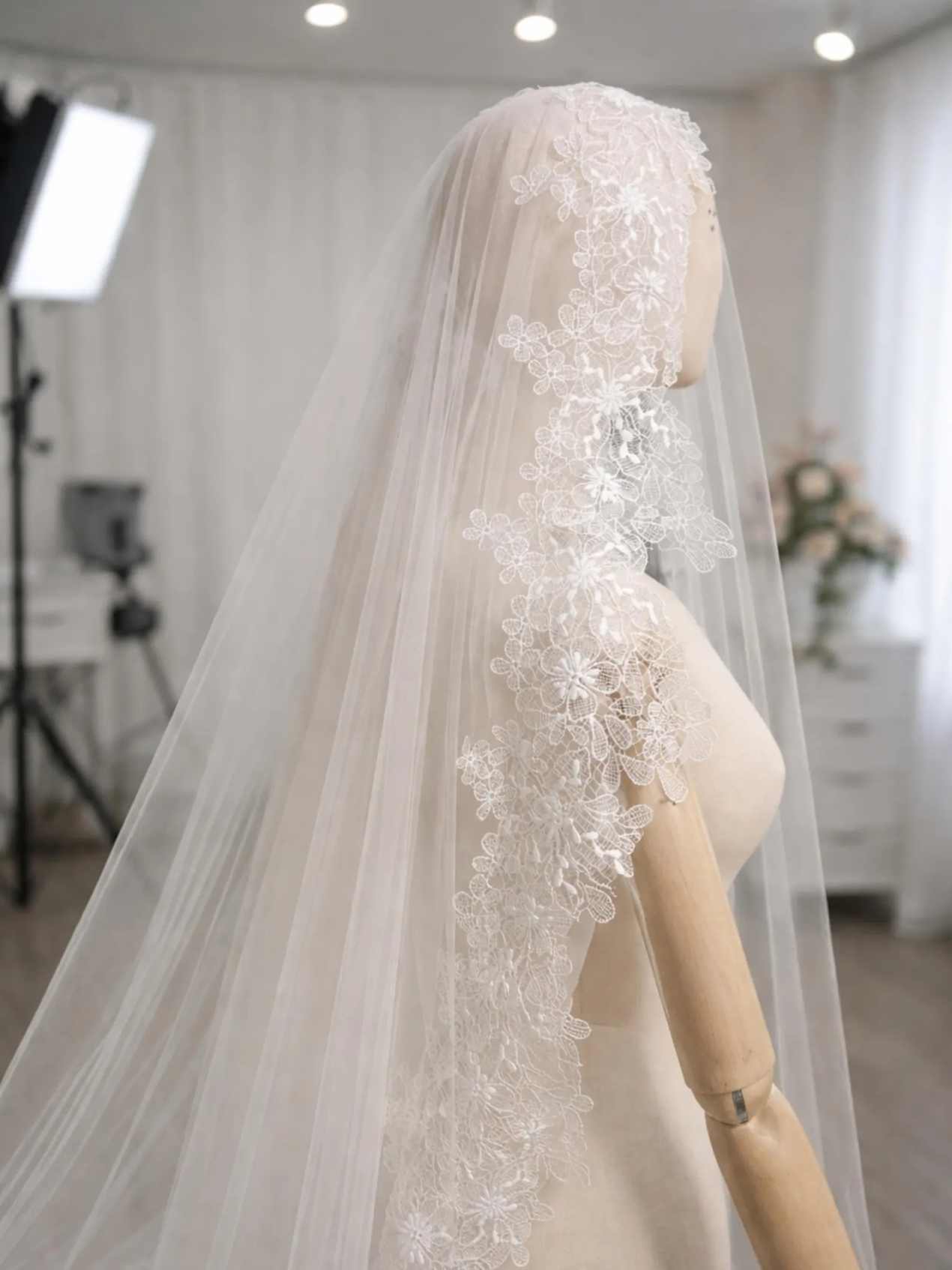 Elegant Bridal Veils 3M Cathedral Long With Comb One Layer Lace Appliques Edge Wedding Accessories velos de novia Customized