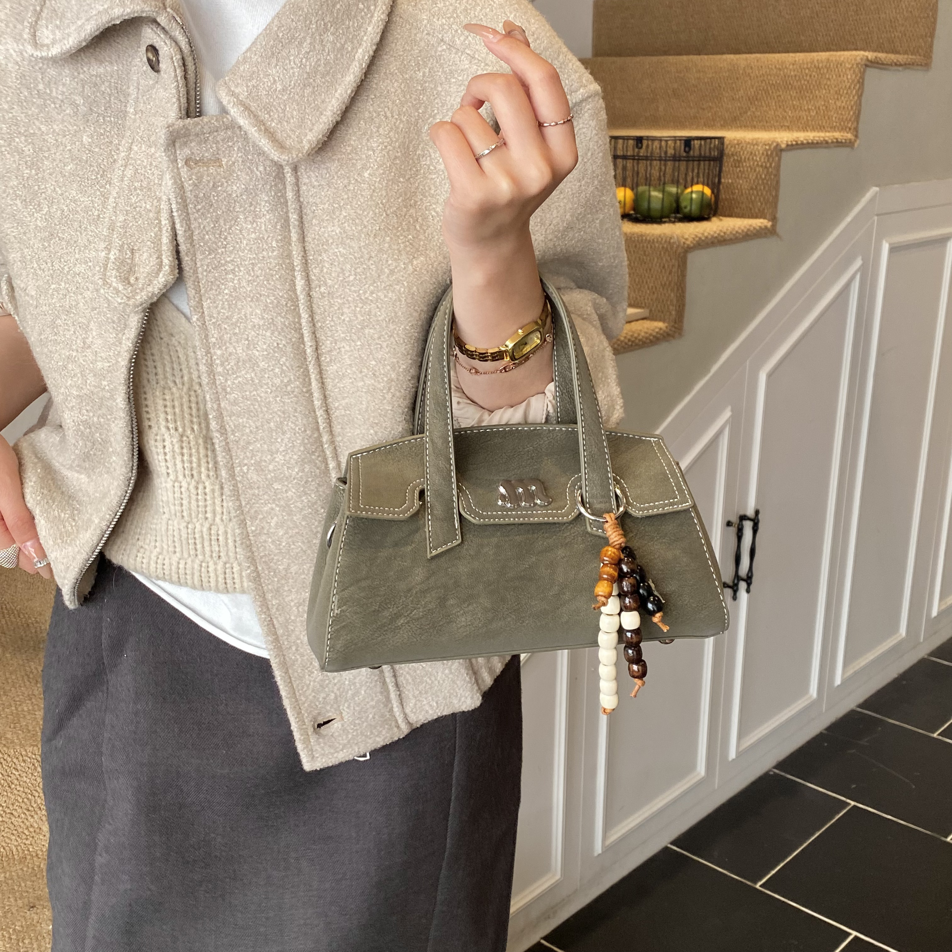 Trendy Ladies' Handbag with Adjustable Strap Perfect Blend of Fashion & Functionality