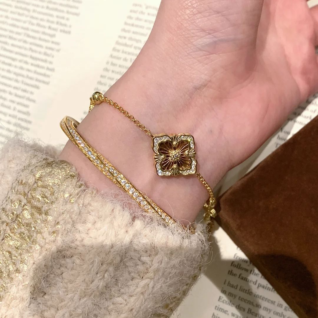 Luxury Brand Designer Jewelry High Version Italian Buccellara Silk Tiger Eye Four-Leaf Clover Bracelet Opera House Earrings Palace Style Inlaid Diamon