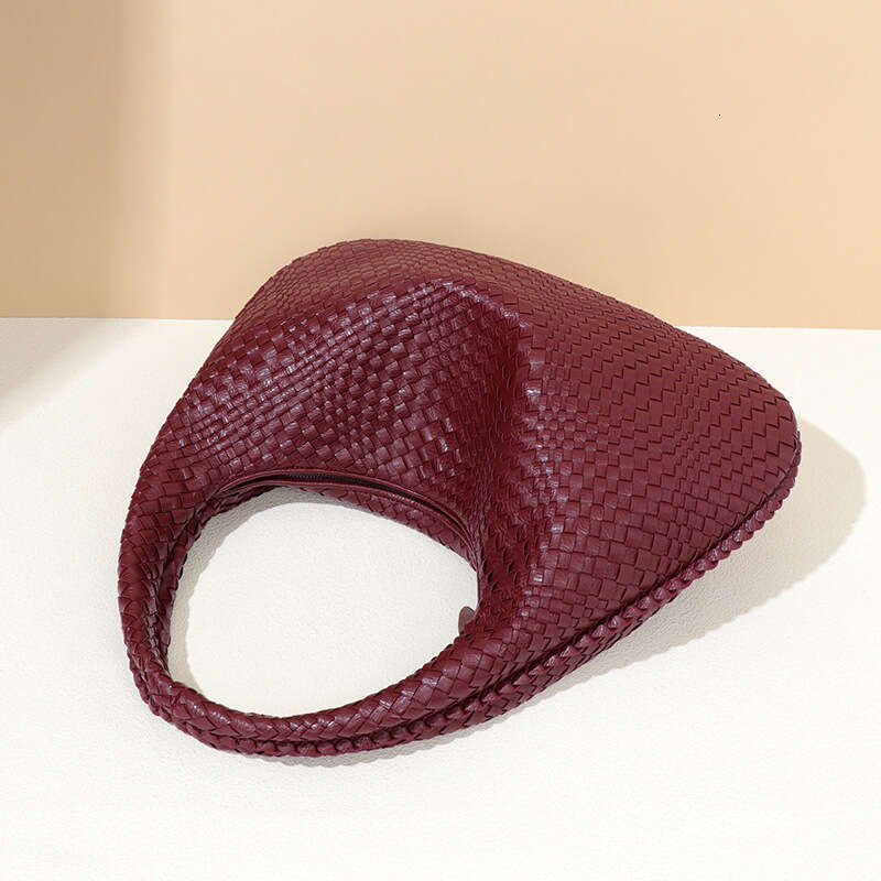 European and American New Style Woven Simple Commuting Fashionable Single Shoulder Underarm Large Capacity High-end Handheld Crescent Bag