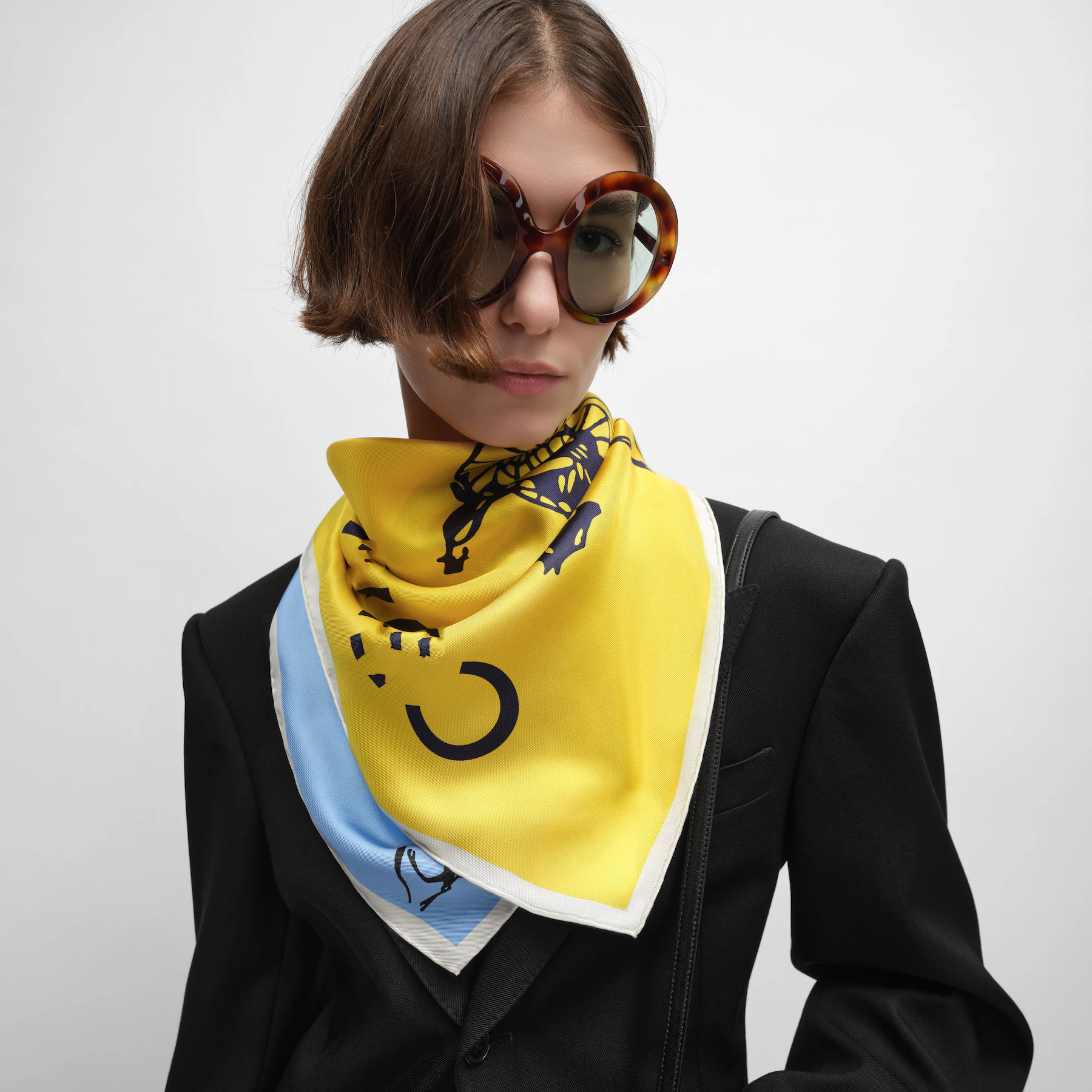26ss 90*90CM designer silk scarf, high-end new women's silk double-sided same color 100% mulberry silk scarf, 18mm printed large shawl, hand-rolled hem, versatile shawl