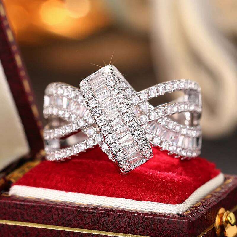 Huitan Silver Color Bright Zirconia Rings Women Fashion Party Accessories Gorgeous Trendy Finger Jewelry for Engagement