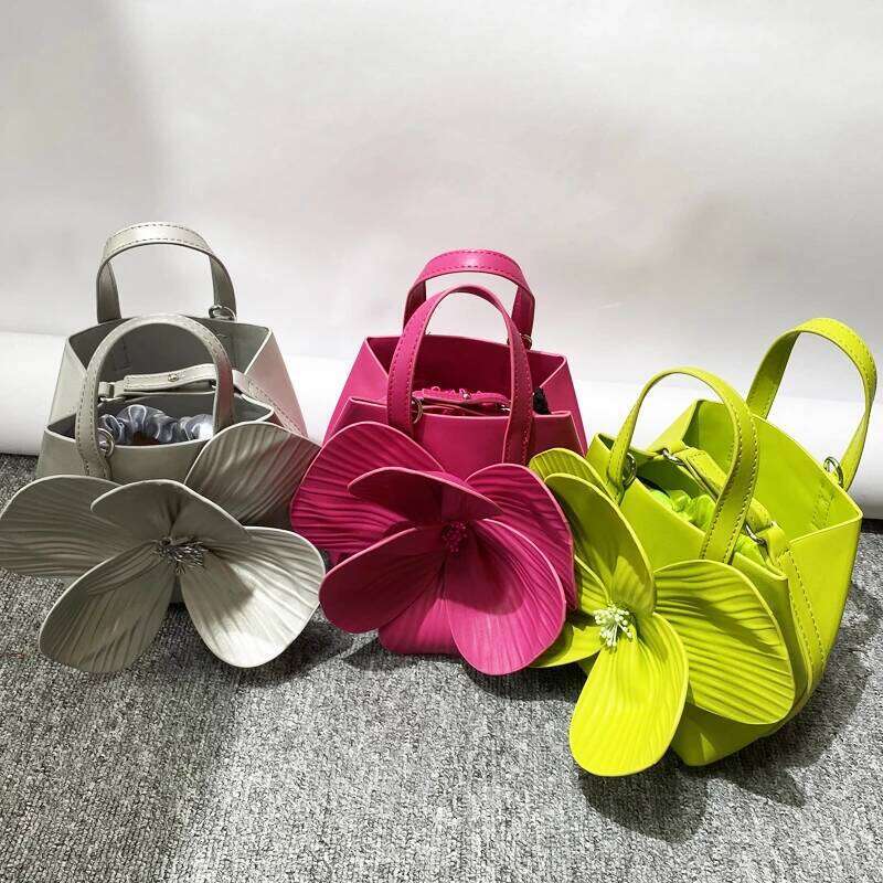 Appliques Petal Evening Bags For Women Luxury Designer Handbag And Purses 2024 New In PU Flower With Inner Pocket Chain Shoulder