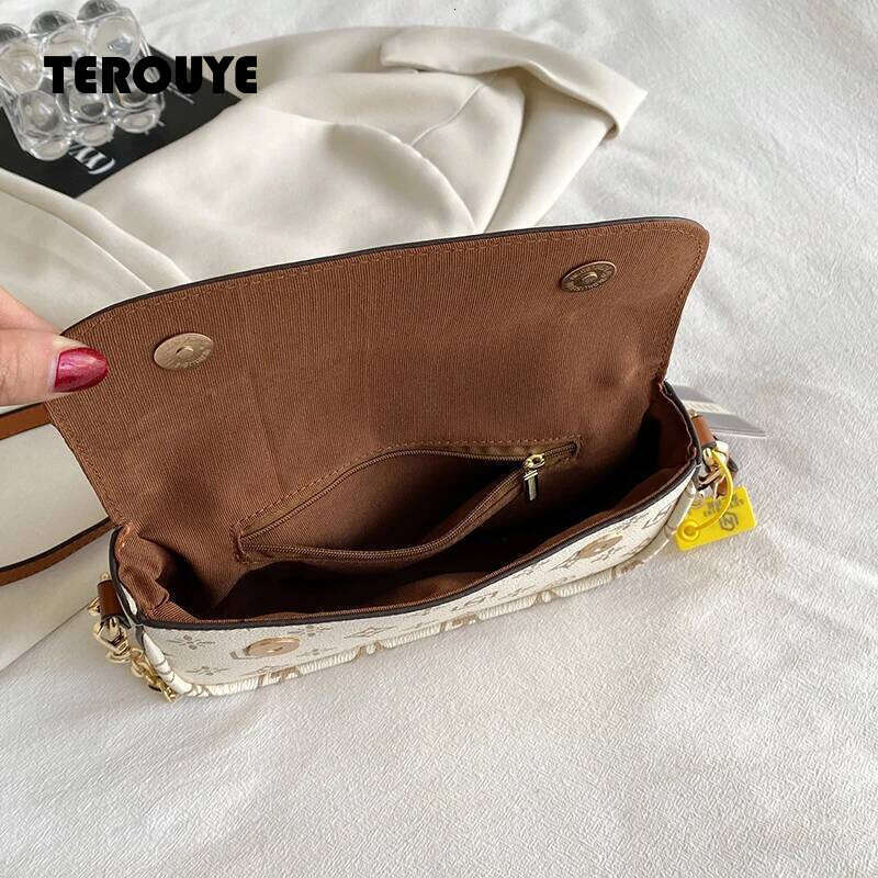 Fashionable Retro Printed Small Square Versatile Single Shoulder Bag; Crossbody Bag Under The Arm. TEROUYE