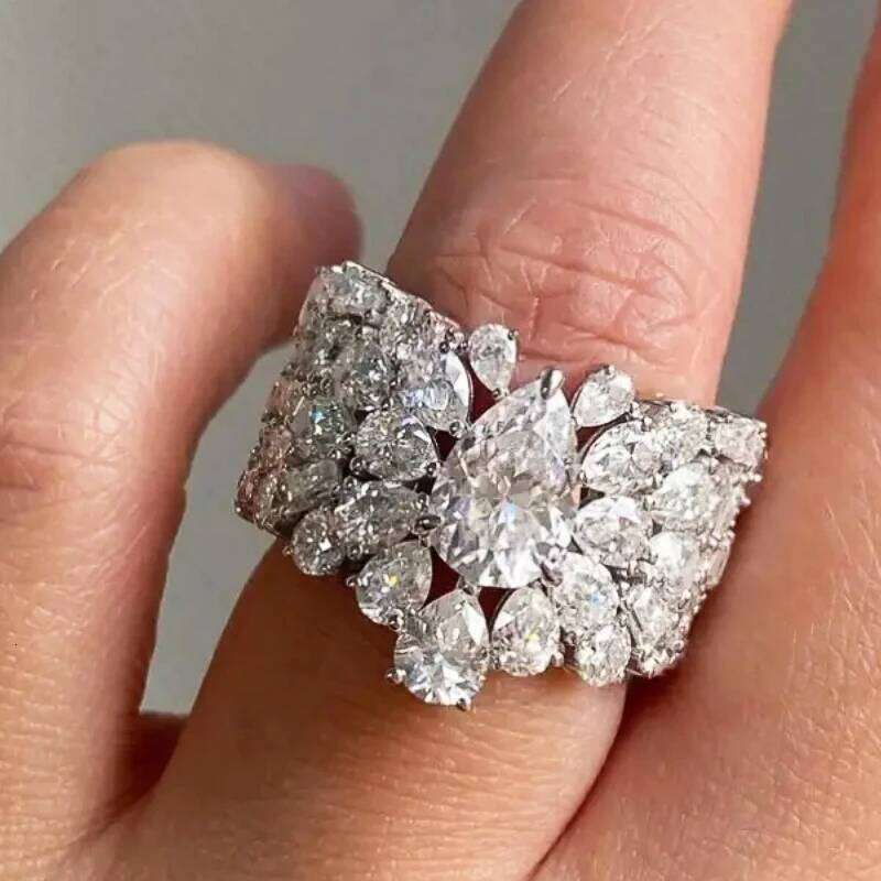 Huitan Gorgeous Women Wedding with Waterdrop Cubic Zirconia Modern Fashion Design Female Engagement Rings Trendy Jewelry