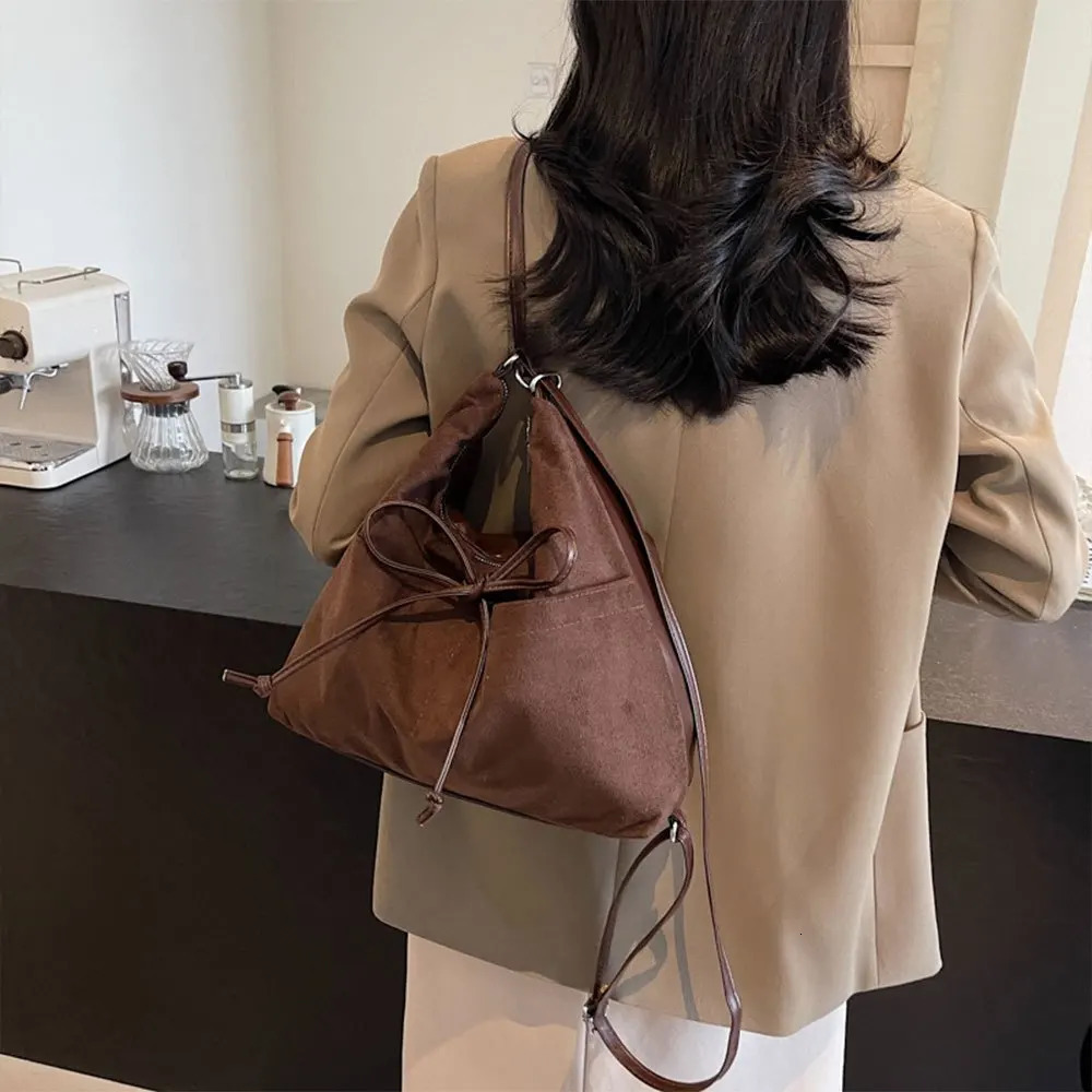 Retro Fashion Shoulder BagVintage Suedette Tote BagAutumn/Winter Premium End Versatile Commuter Crossbody Bag Womens Backpack 251231