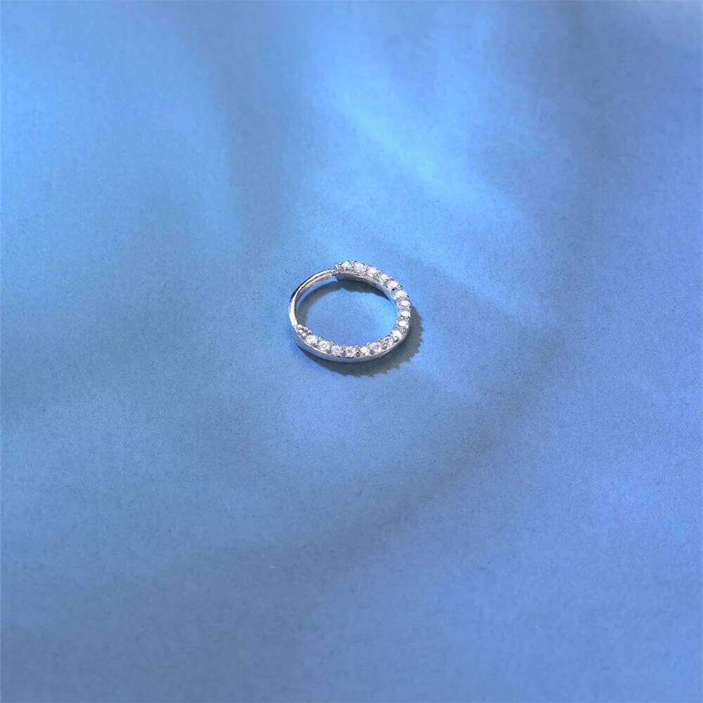 Aide 925 Sterling Silver Small Moissanite Four-Claw Screw Stud Earrings Fashion Casual High-End Design Sense Niche Lady Jewelry