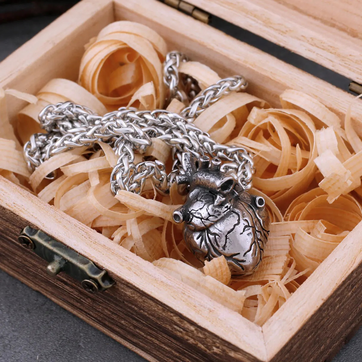 Fashion Hip Hop Heart Necklace Stainless Steel For Men and Women Punk Vintage Biker Pendant Charm Lucky Heart Jewelry Gifts 251230