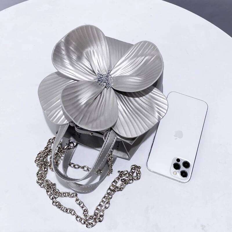 Appliques Petal Evening Bags For Women Luxury Designer Handbag And Purses 2024 New In PU Flower With Inner Pocket Chain Shoulder