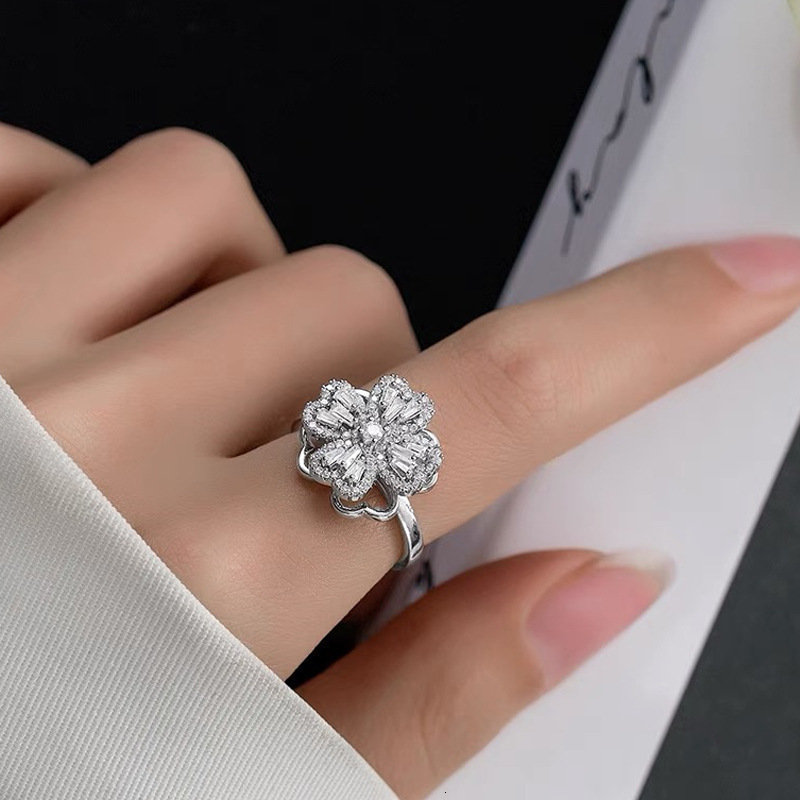 Luxury Brand Designer Jewelry Non-Fading Rotating Clover Adjustable Ring For Women, Light Luxury Niche Design, High-End Feel Ring Jewelry Wholesale