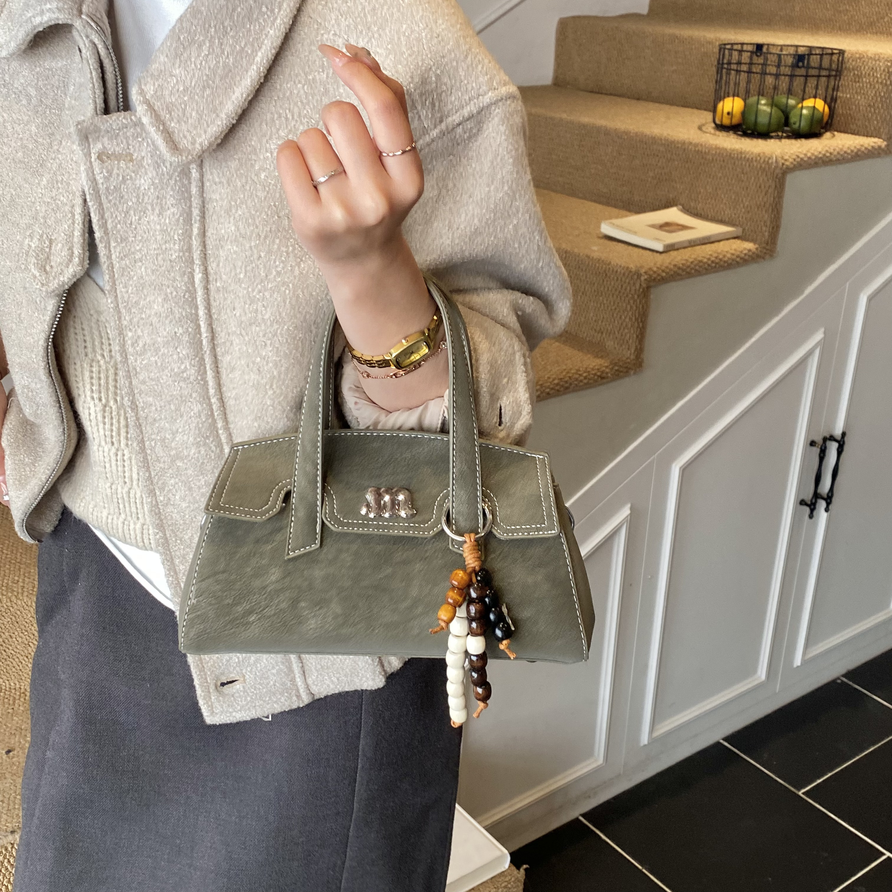 Trendy Ladies' Handbag with Adjustable Strap Perfect Blend of Fashion & Functionality