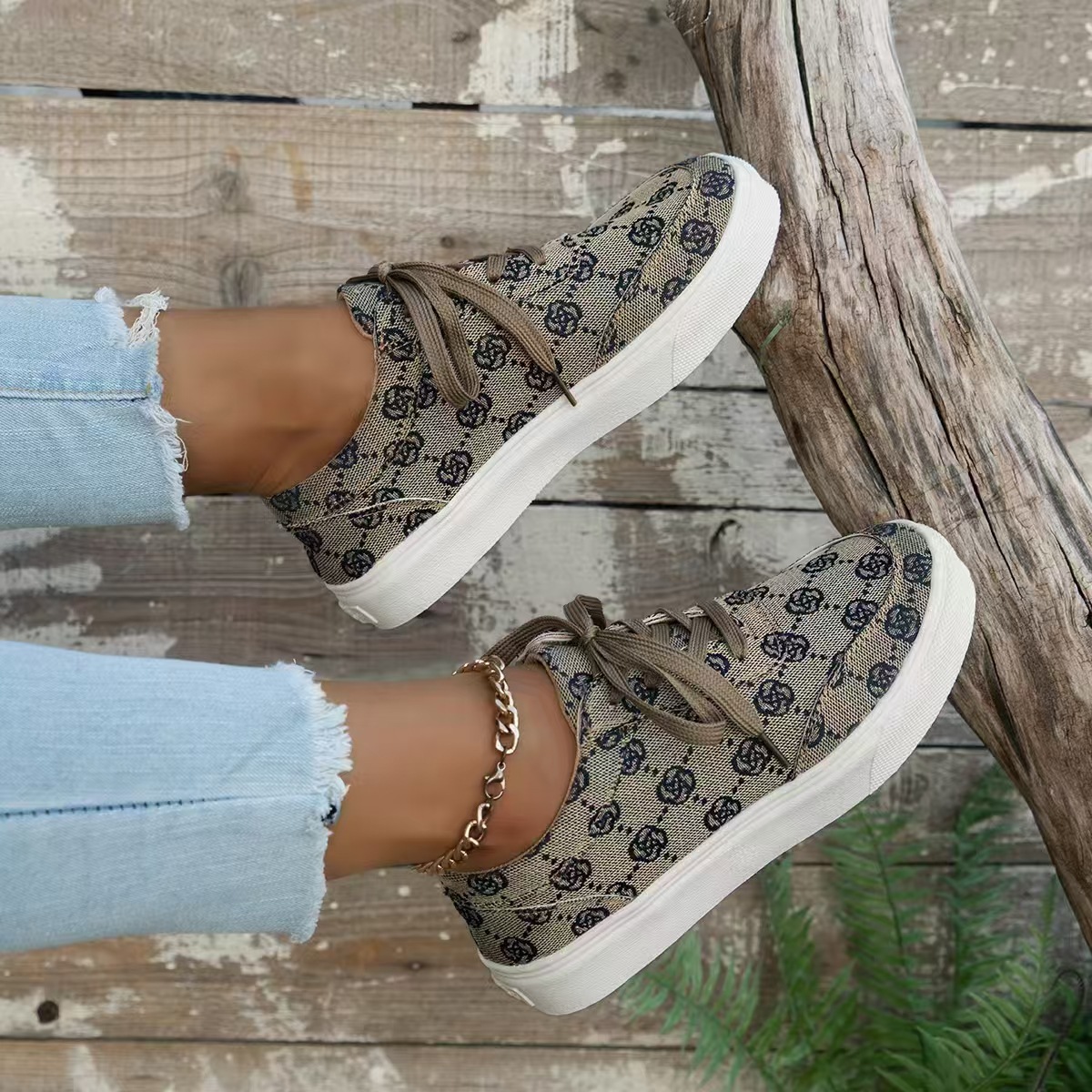 2026s Spring New Style Design Arrives Printed Lightweight Women's Casual Shoes Large Size 36-43 Fashionable Versatile Sports Shoes Free Shipping