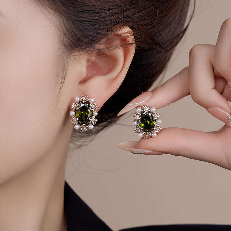 Forest Style Olive Green Gemstone Flower Floral Serenity Series Vintage Fashion High-end Earrings Versatile Ear Accessories