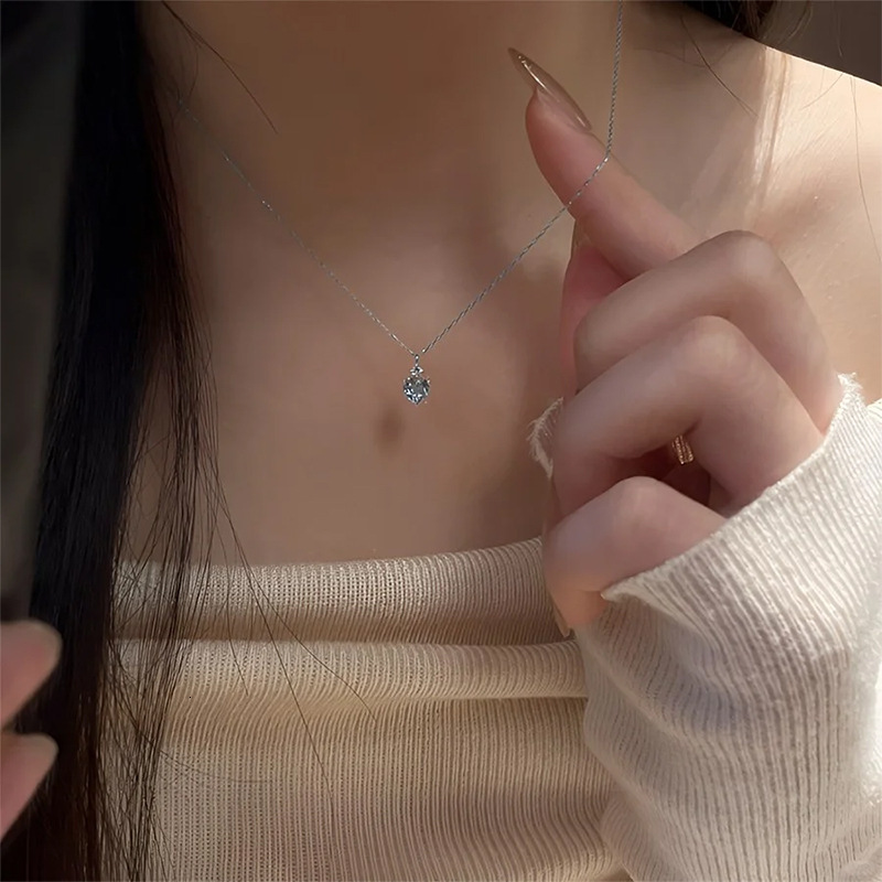 S925 Sterling Silver Light Luxury Niche Blue Heart Necklace for Women High-end Heart-shaped Zircon Pendant Collarbone Chain