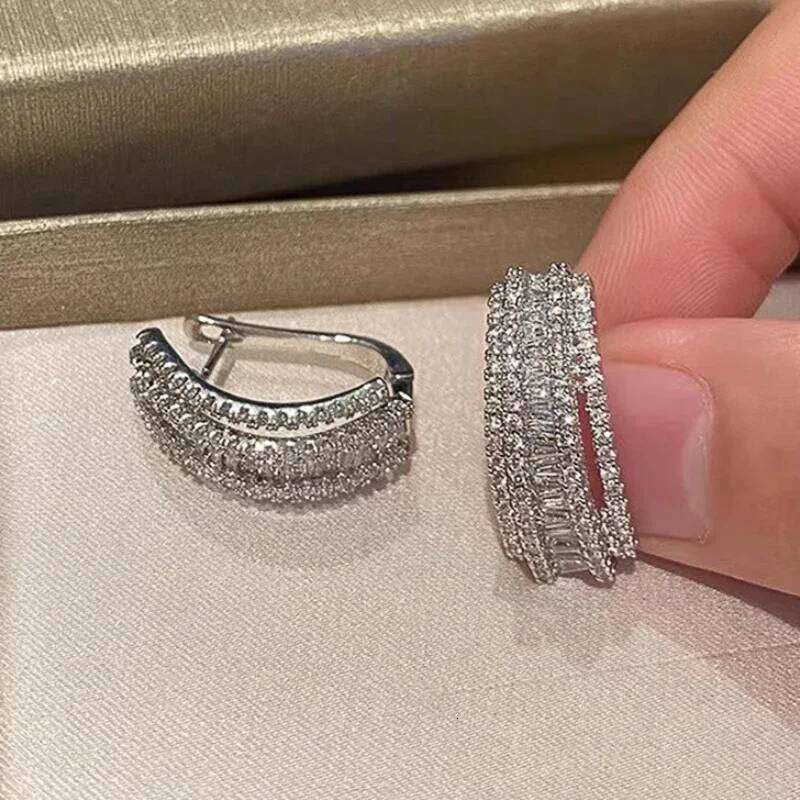 Huitan Modern Shiny Hoop Earrings Female Dazzling Gorgeous Wedding Band Jewelry Chic Charming Delicate Ear Piercing Accessories