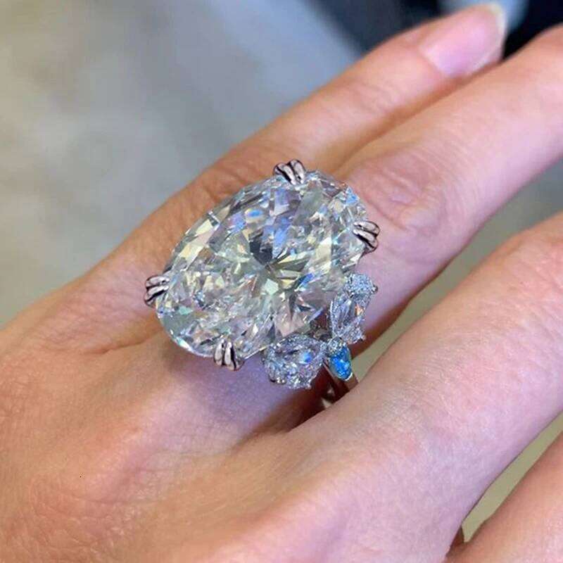 Huitan Big Oval Zirconia Ring Women Luxury Wedding Band Delicate Butterfly Design Finger Jewelry Gorgeous Accessories for Party