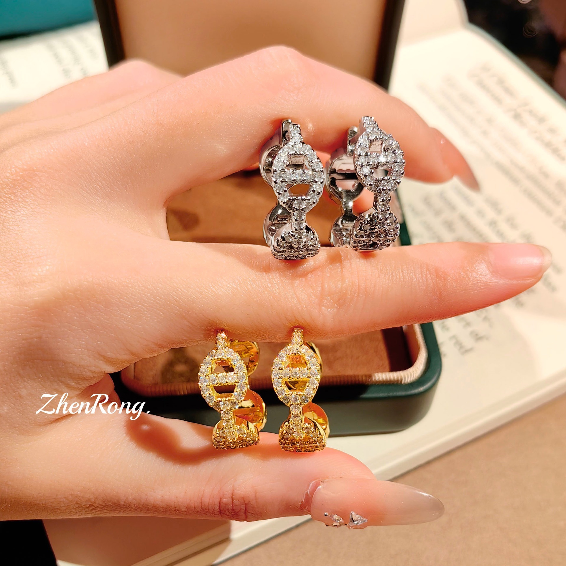 Luxury Brand Designer Jewelry Nose Pig French Retro Earrings Vintage Ancient Style Earrings For Women Internet Celebrity Same Style Inlaid With Diamon