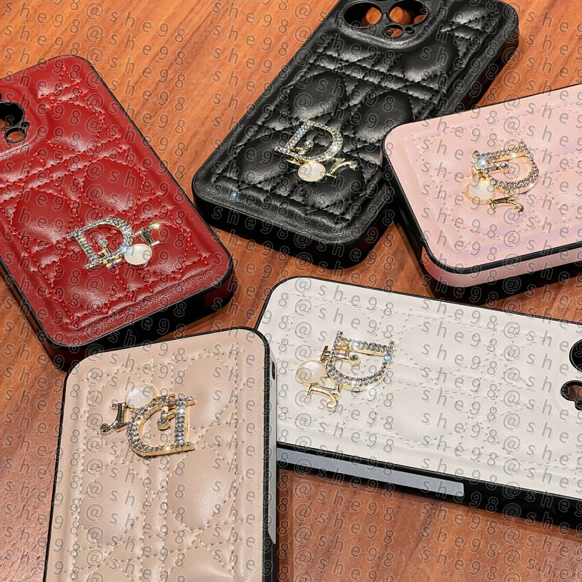 Designer Phone Case 17 Pro Max Golden Badge Luxury iPhone Case with Card Holder for iPhone 16 ProMax Cases 15 14 13 12 11 Plus Cell Phone Cases Leather Mobile Cover Metal