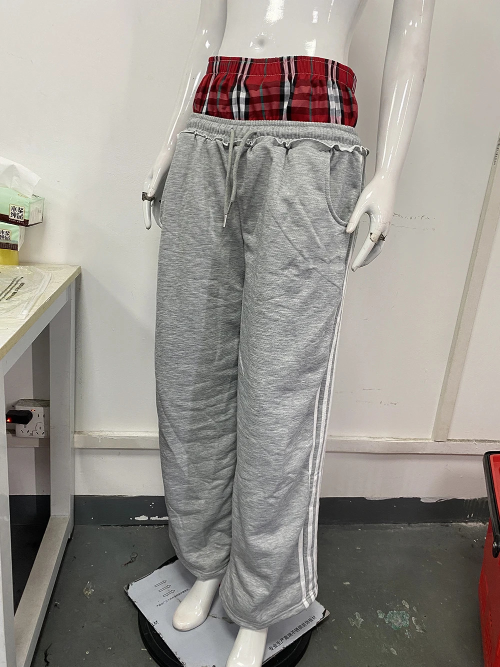 American Retro College Style Loose Fit Two-Piece Set with Double Waist Head Fake Bathroom Pants for Sports Leisure 2026 Fashion 251231