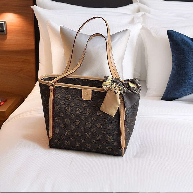 Chic Ladies' Shoulder Purse Designed Using Durable Fabric