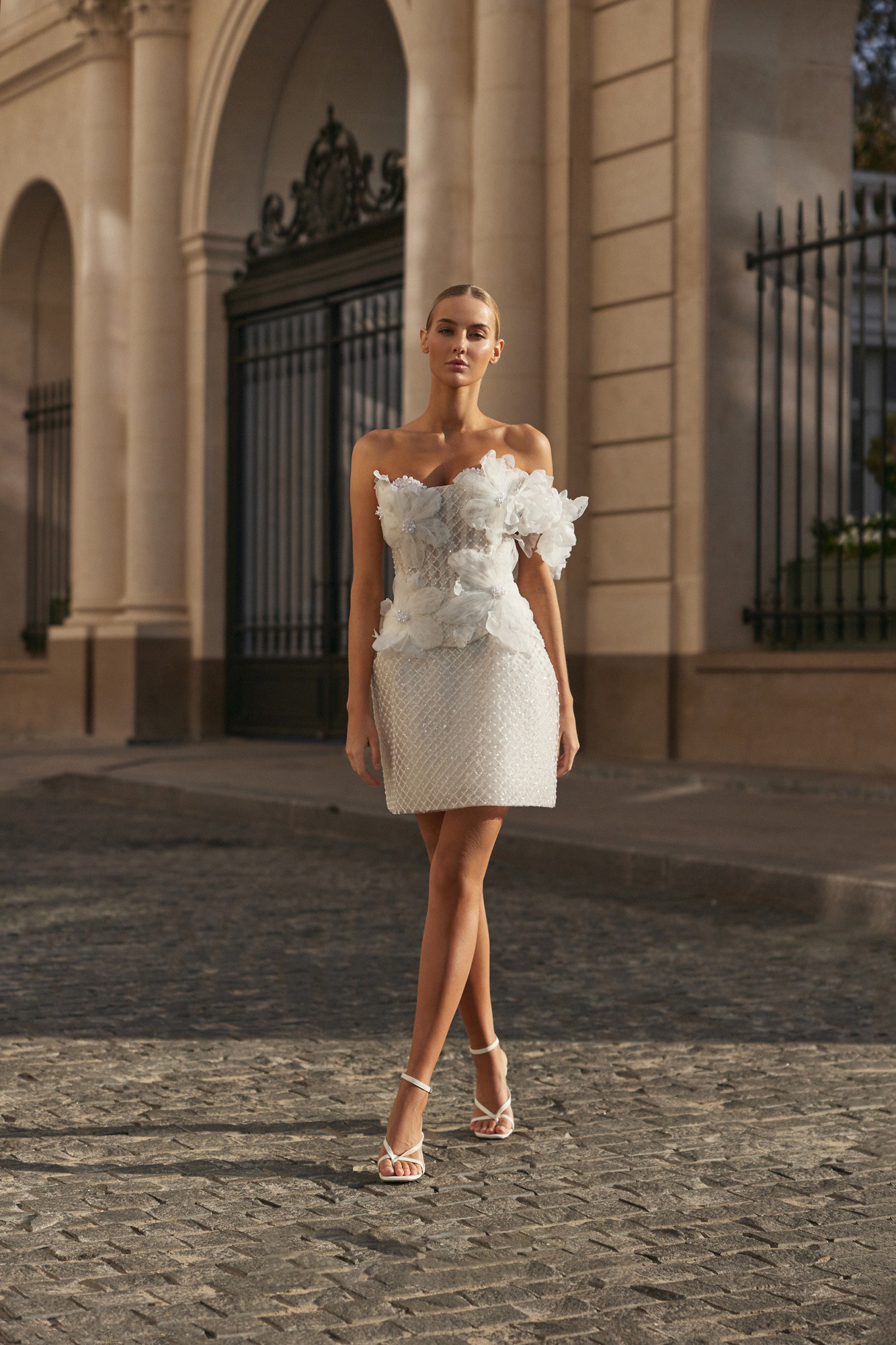 Designer Mini Evening Dresses For Women Off Shoulder Sleeveless Gown Appliques Pearls Beaded Short Dress Party Customized Dress