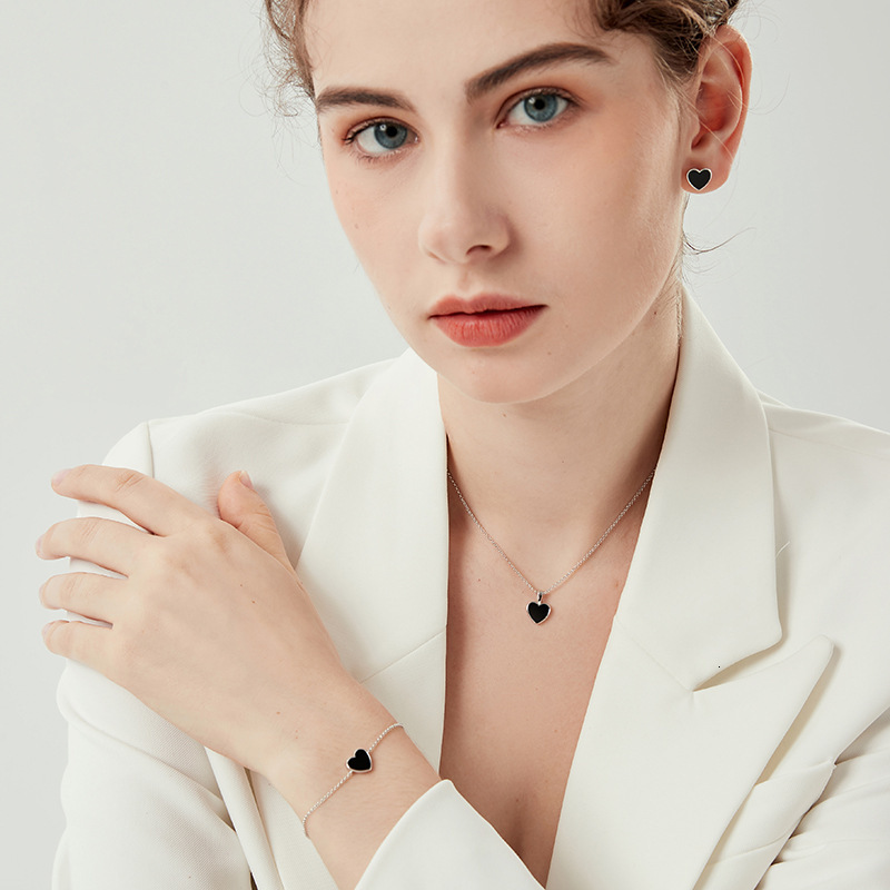 S925 Sterling Silver Heart Pendant Necklace for Women, Luxury Black Agate Clavicle Chain Jewelry