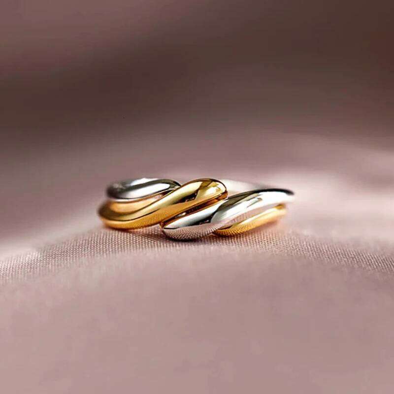 Huitan Trendy Two Tone Twist Finger Ring for Women Modern Fashion Female Metal Rings Daily Wear Versatile Accessories Jewelry