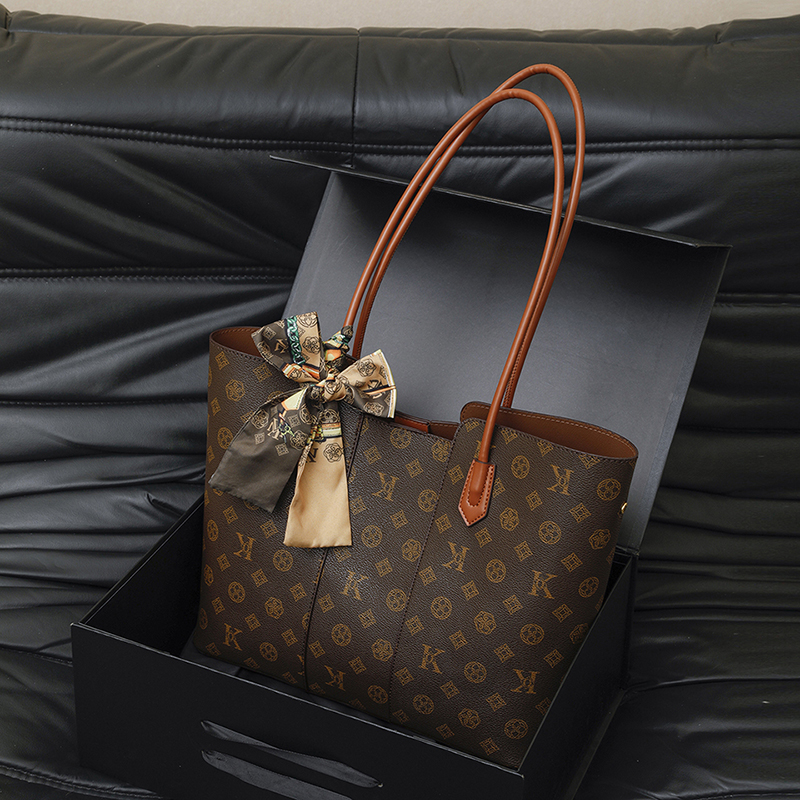 Trendsetting Womens Crossbody Satchel Crafted from High-Quality Fabrics