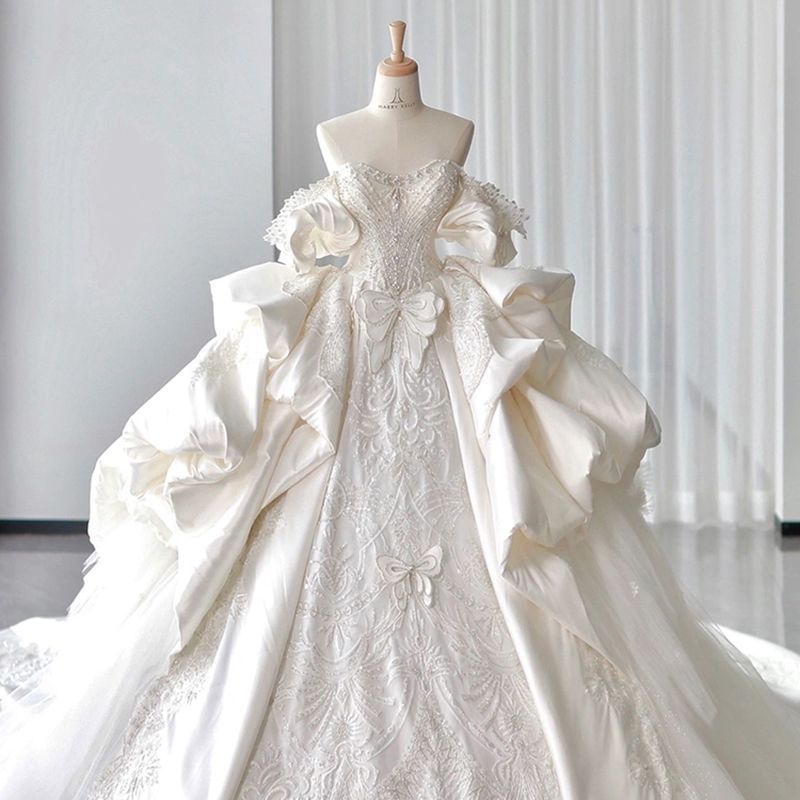 Romantic Lace Ball Gown Wedding Dresses Sexy Strapless Appliqued Beads Tiere Ruffles Long Trian Bridal Gowns Robe de mariee Luxury J03