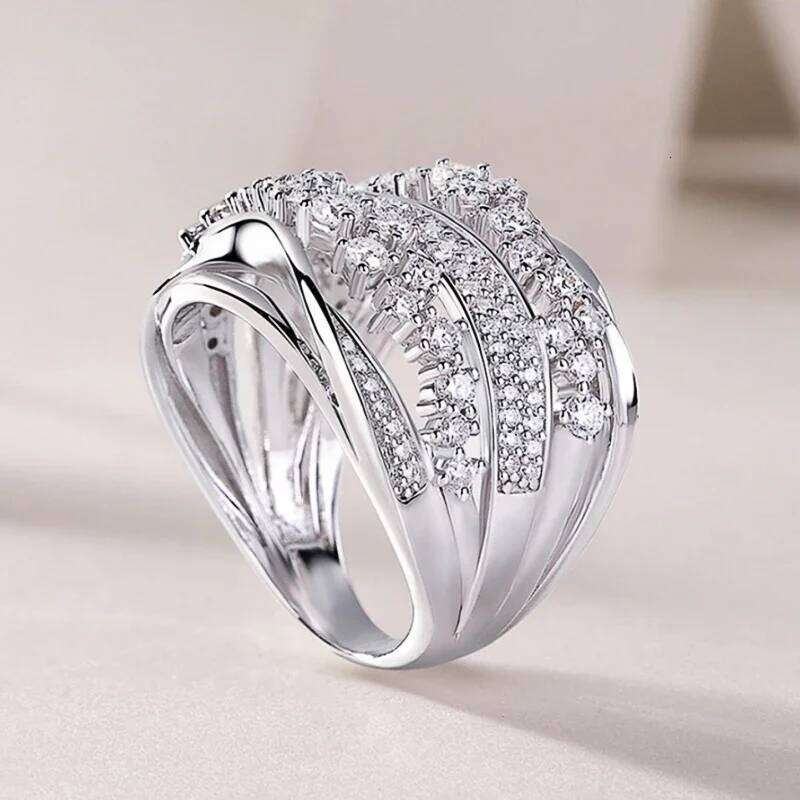 Huitan Opulent Rings with Sparkling Cubic Zirconia Delicate Brilliant Wedding Bridal Accessories Women Fashion Modern Jewelry