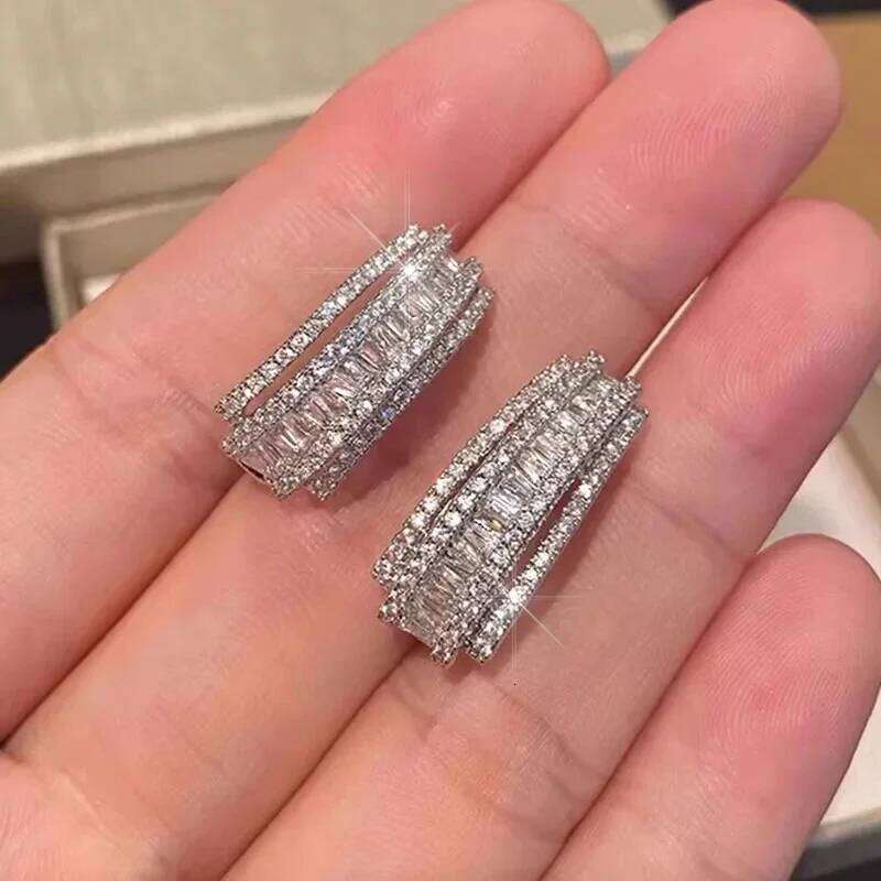 Huitan Modern Shiny Hoop Earrings Female Dazzling Gorgeous Wedding Band Jewelry Chic Charming Delicate Ear Piercing Accessories