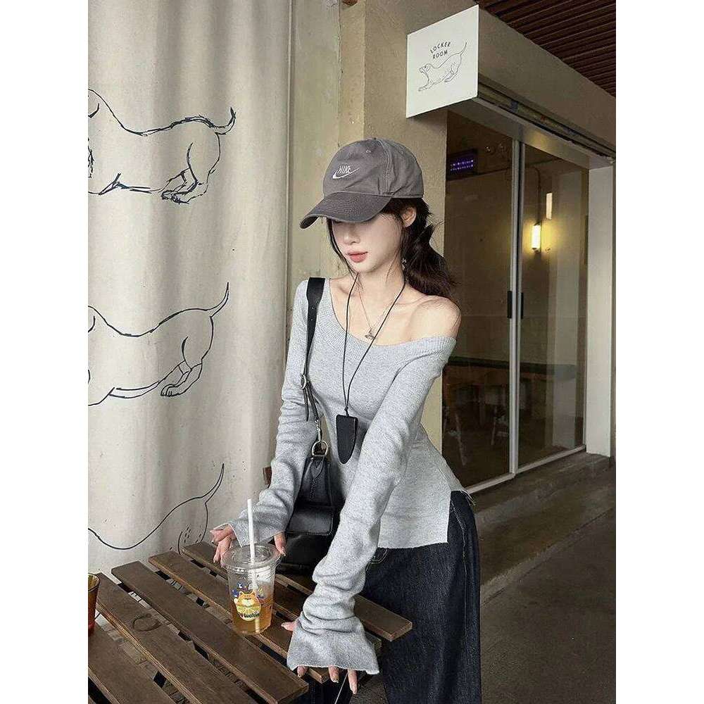 2025 autumn new slanted shoulder slim fit long sleeved T-shirt sexy pure desire style niche spicy girl top ins