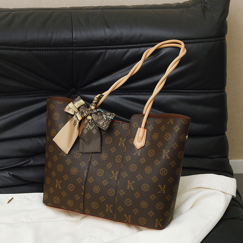 Trendsetting Womens Crossbody Satchel Crafted from High-Quality Fabrics