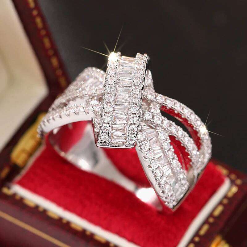 Huitan Silver Color Bright Zirconia Rings Women Fashion Party Accessories Gorgeous Trendy Finger Jewelry for Engagement