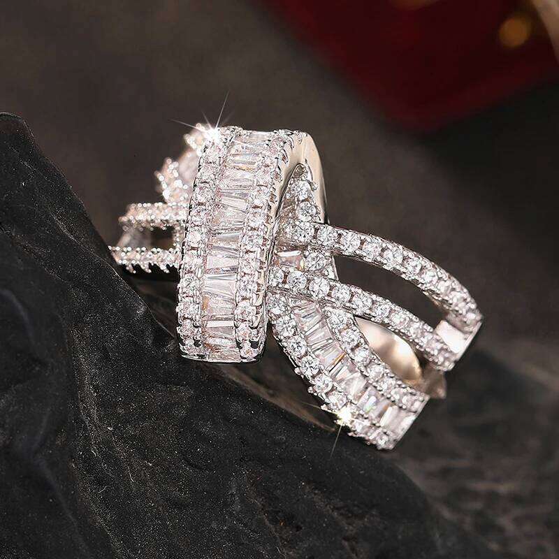 Huitan Silver Color Bright Zirconia Rings Women Fashion Party Accessories Gorgeous Trendy Finger Jewelry for Engagement