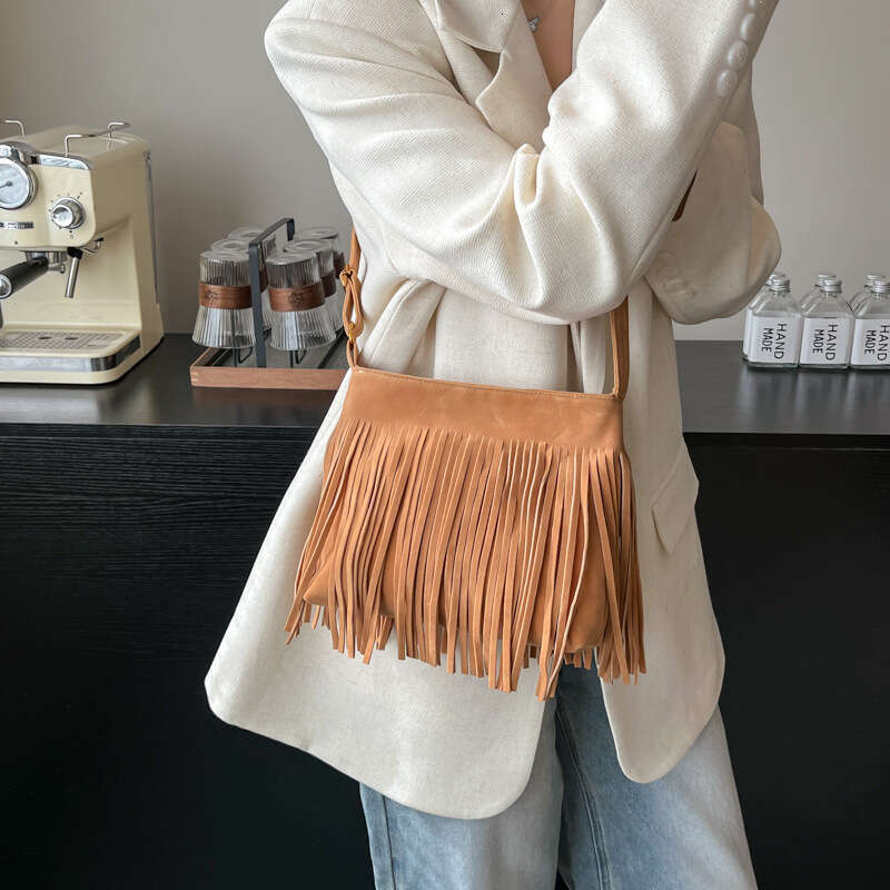 Cross-Border Autumn Winter Vintage Tassel Women's 2025 New Casual Versatile Crossbody Suede Bucket Bag