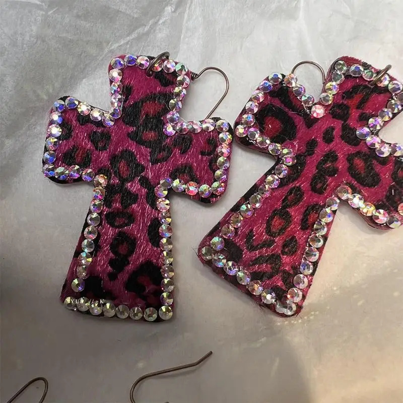 Exaggerated Shiny Crystal Leopard Print Cross Earrings for Women Gorl Sexy Charm Earring Vintage Goth Y2K Jewelry Accessories 251230