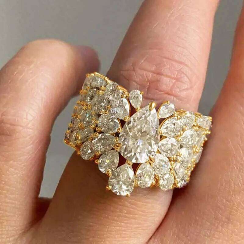 Huitan Gorgeous Women Wedding with Waterdrop Cubic Zirconia Modern Fashion Design Female Engagement Rings Trendy Jewelry