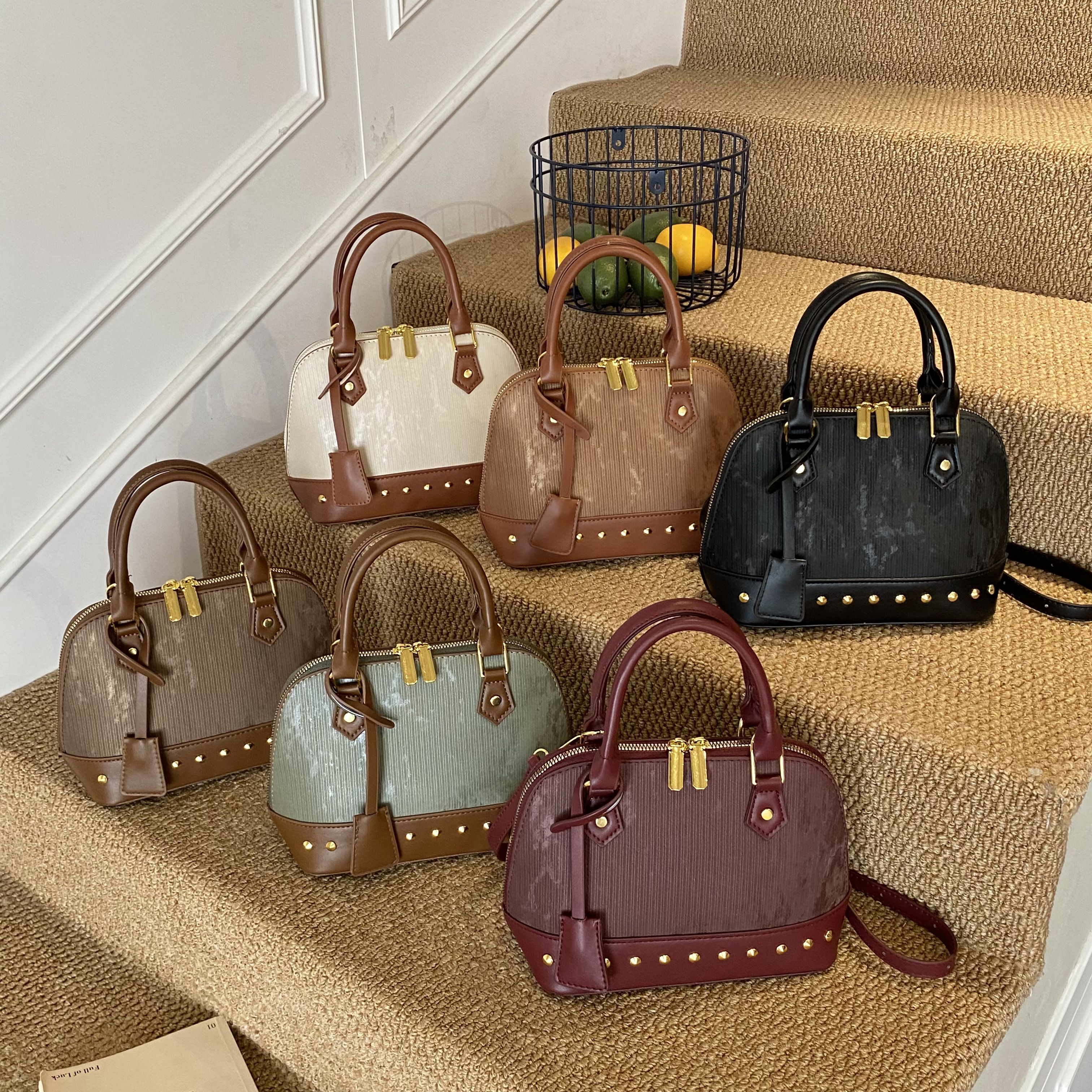 Chic Female Tote: High-Quality Material & Stylish Shoulder Carry