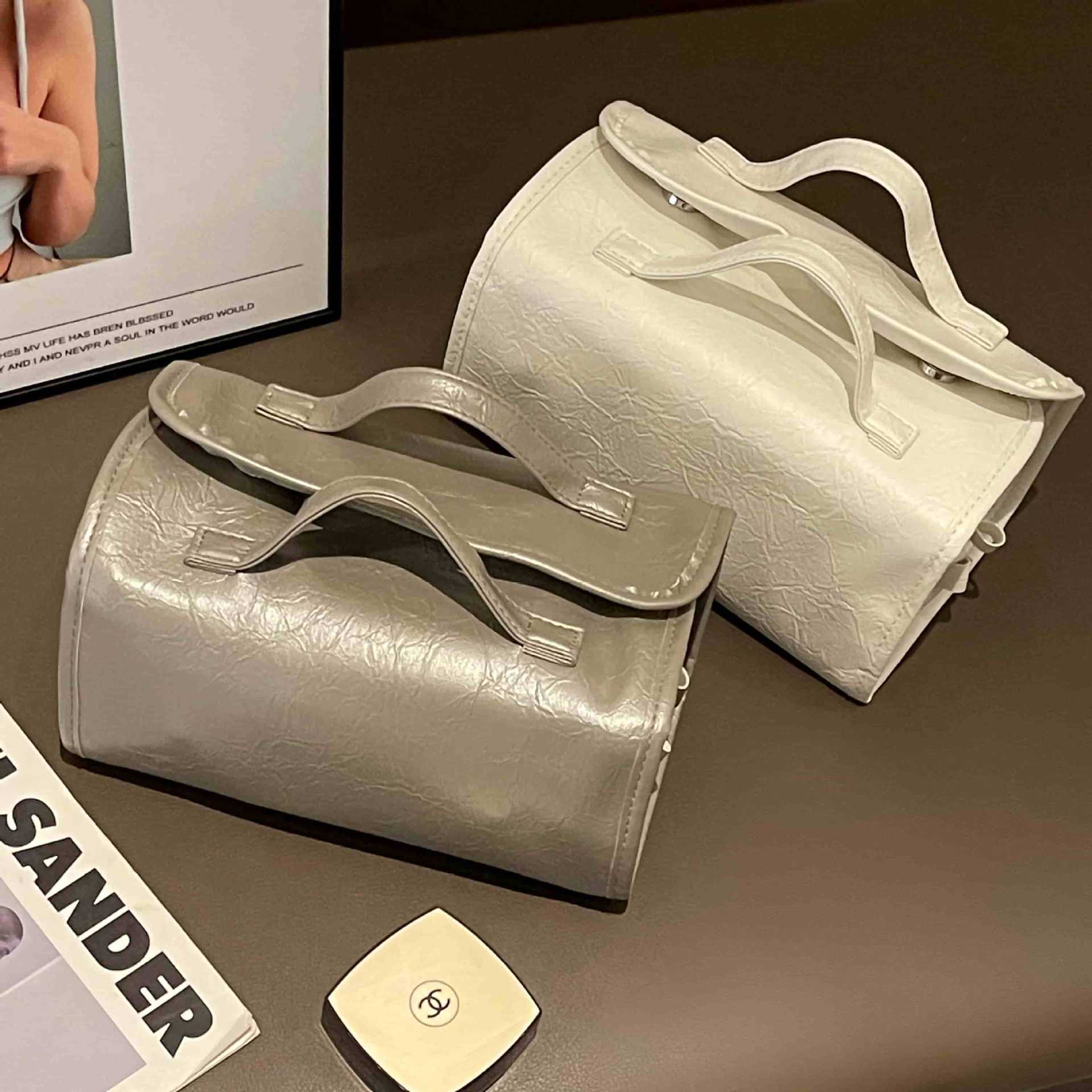 New Design Cross-border New portable makeup Bag, large capacity storage handbag, photographer's hand-held makeup toolkit Free shipping