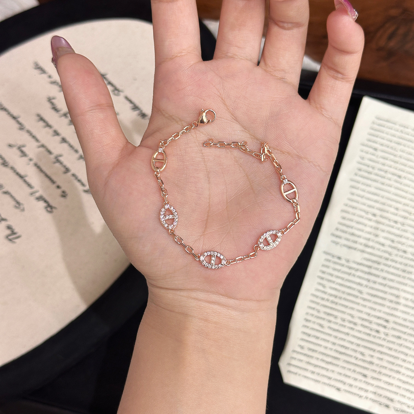 Luxury Brand Designer Jewelry Tiktok Hot-Selling High-Quality Full Diamond Pig Nose Bracelet For Women, Versatile Fashionable Simple Luxury High-End B