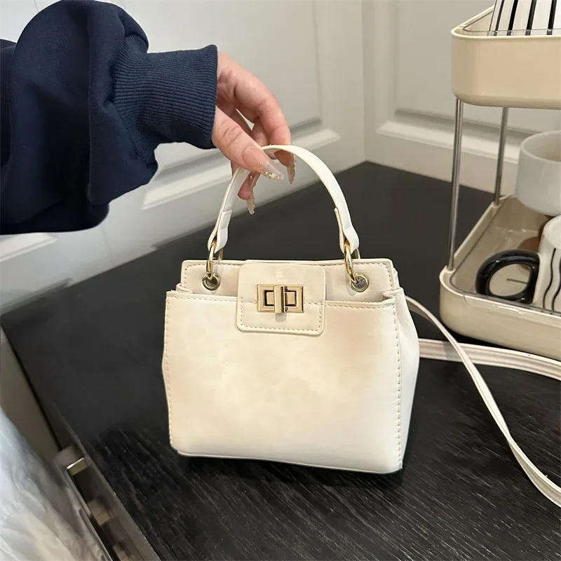 Stylish Banquet Leopard Print Crossbody Bag Vintage Chic Tote Bag Retro Buckle Handbag Underarm Shoulder Bag for Women Daily Use 251231