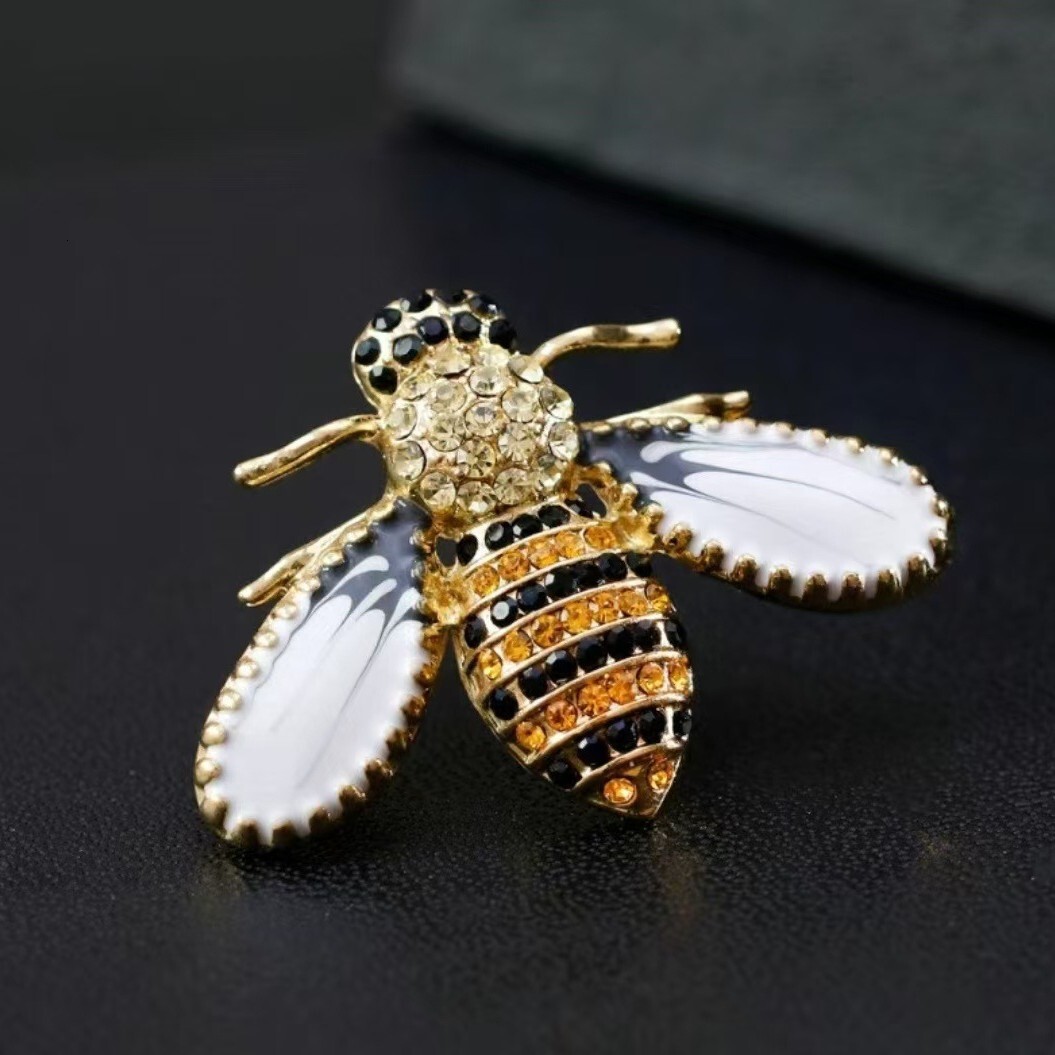 Luxury Brand Designer Jewelry Fashion Rhinestone Brooch Cute Rhinestone Bee Brooch Party Accessory Insect Versatile Brooch Bra Clothing