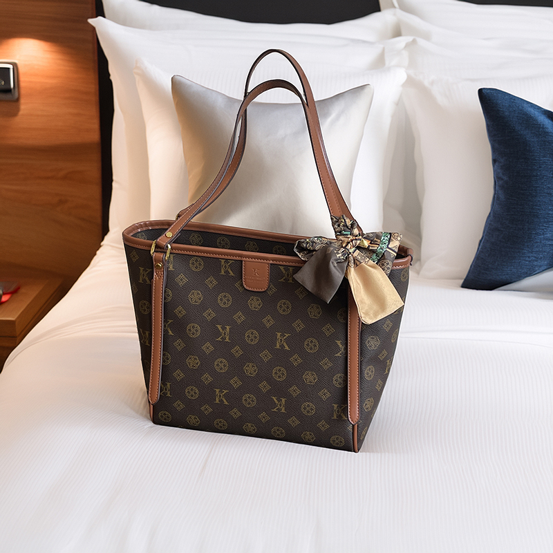 Chic Ladies' Shoulder Purse Designed Using Durable Fabric